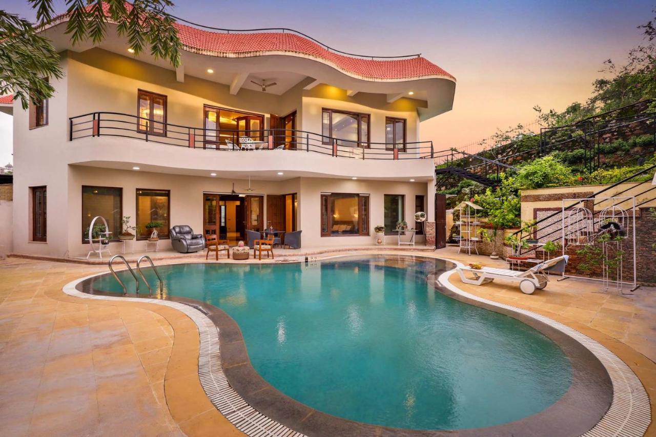 Stayvista'S Prakriti Farms With Outdoor Pool, Complimentary Breakfast And Hi-Tea Udaipur Esterno foto
