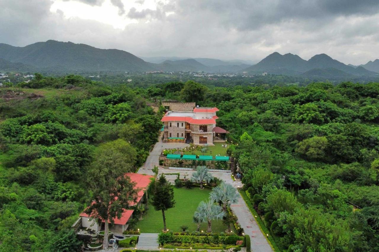 Stayvista'S Prakriti Farms With Outdoor Pool, Complimentary Breakfast And Hi-Tea Udaipur Esterno foto