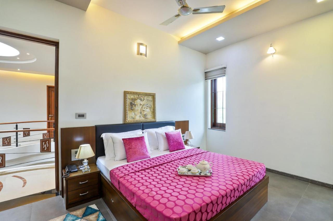 Stayvista'S Prakriti Farms With Outdoor Pool, Complimentary Breakfast And Hi-Tea Udaipur Esterno foto
